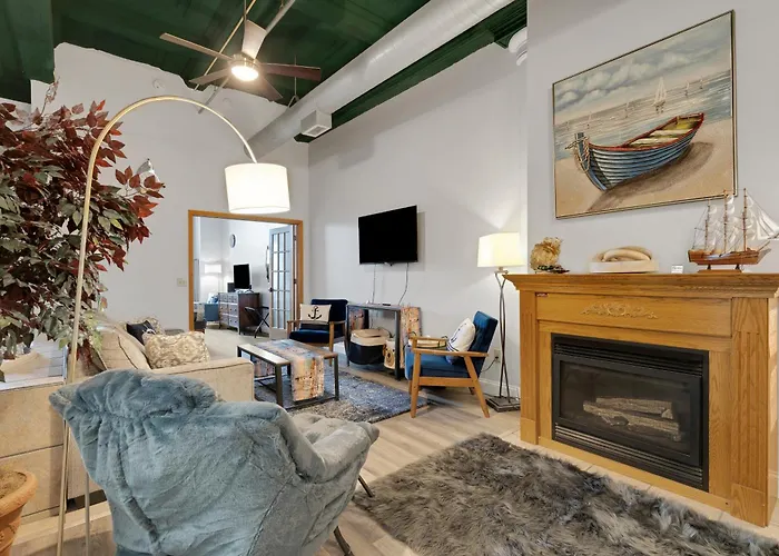 Pet-Friendly, Ship View, Canal Park, Condo, Pool