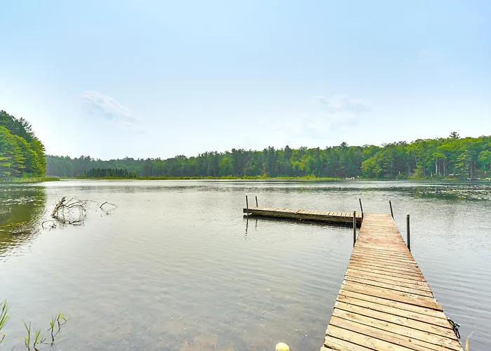 Four-Season Lake Cabin W/ Canoe & Paddle Boat!