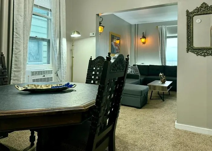 Whole House With Lake And Lift Bridge Overlook For 10 Guests