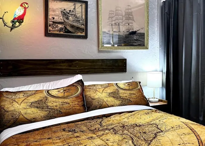 Comfy, Close To Downtown With Lake & Lift Bridge Views